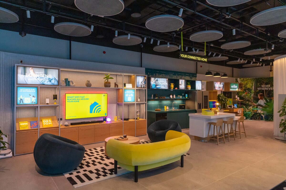 EE’s retail stores come to life with Aptos’ Cloud POS