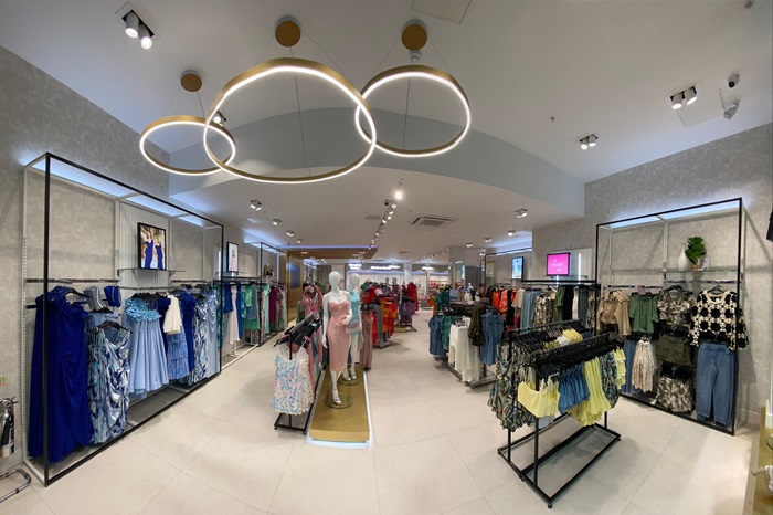 Quiz unveils new flagship store at Trafford Centre