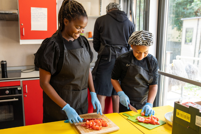 Oti Mabuse visits Sainsbury’s funded kids food and activity summer club